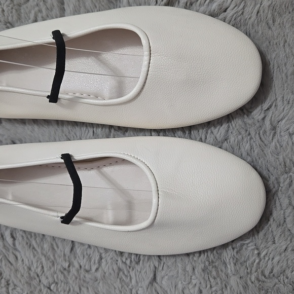 White Mary Janes flat shoes - Picture 3 of 12